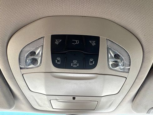 Used 2023 Chrysler Pacifica Touring-L AWD/4WD image 25