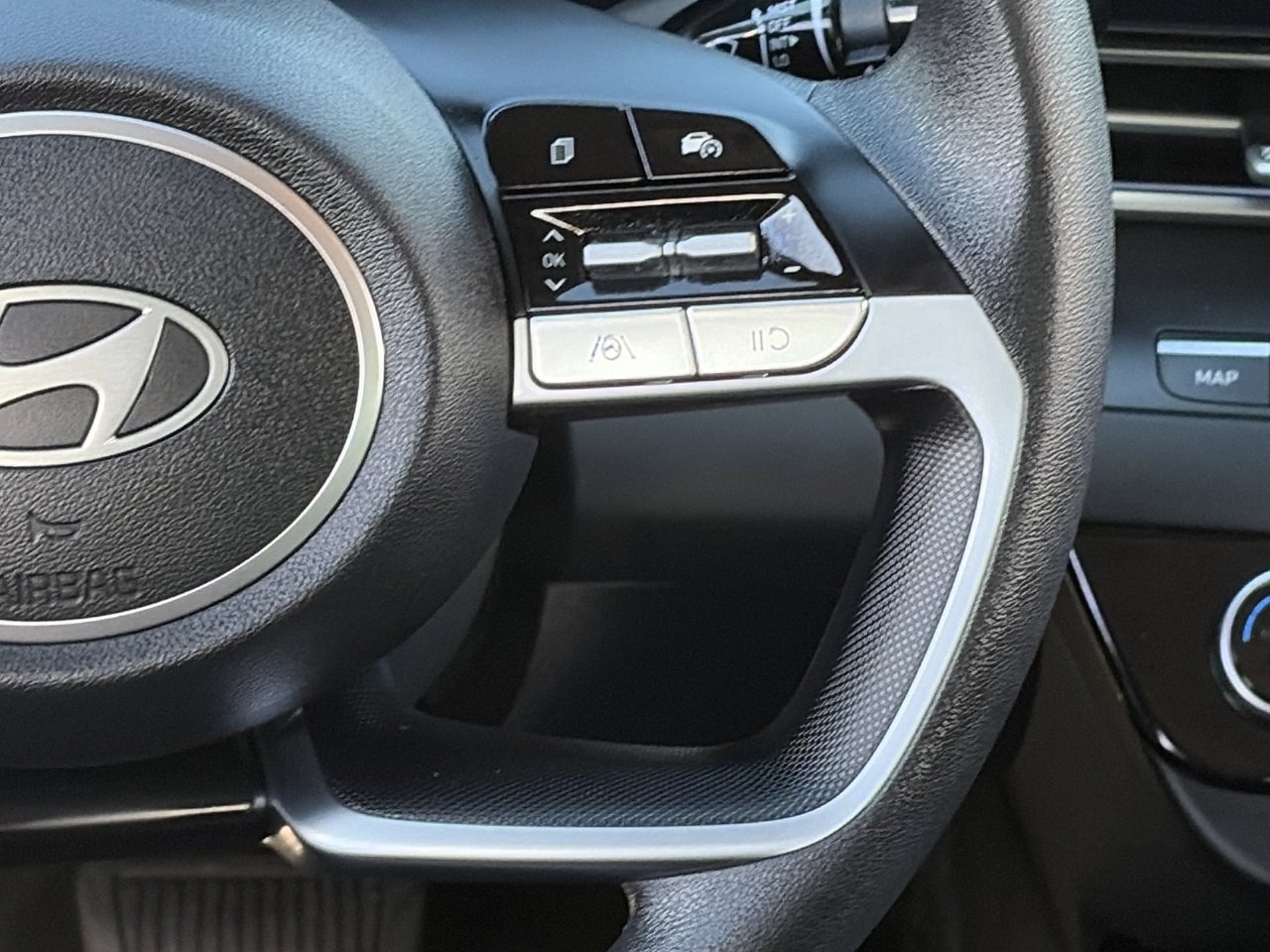 Certified 2024 Hyundai Elantra SEL FWD image 23