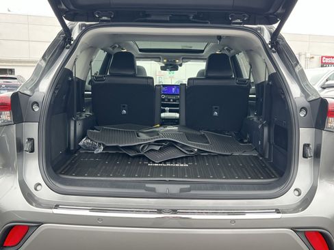 New 2026 Toyota Highlander Platinum image 20
