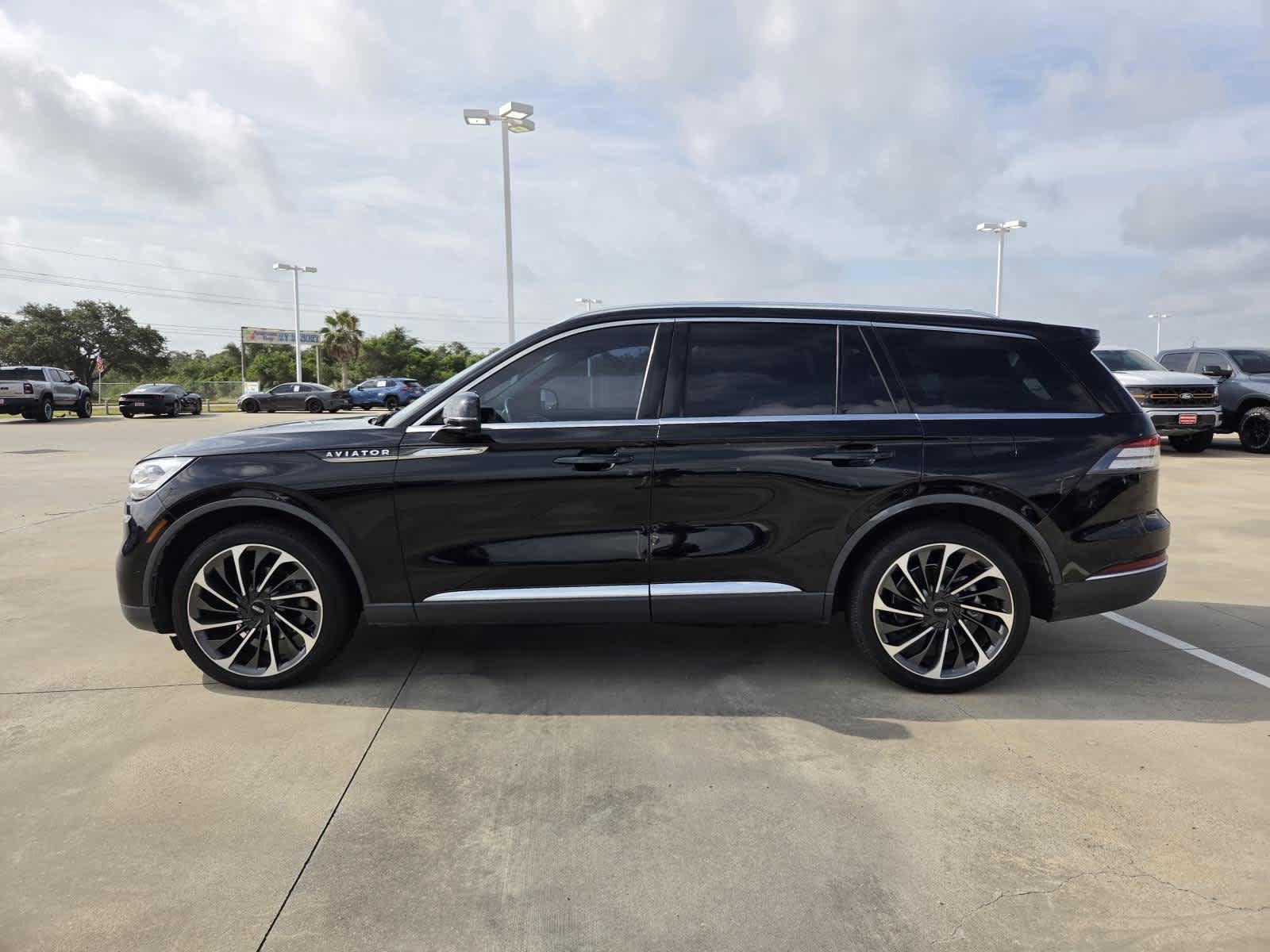 Used 2020 Lincoln Aviator Reserve w/ Equipment Group 202A AWD/4WD image 2