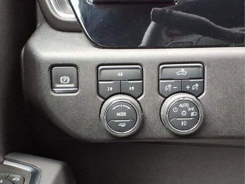 Used 2025 Chevrolet Silverado 2500 LT w/ Convenience Package AWD/4WD image 15
