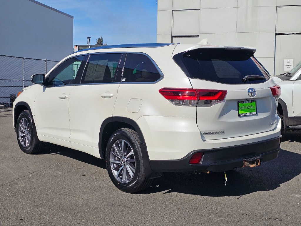 Used 2018 Toyota Highlander XLE AWD/4WD image 5
