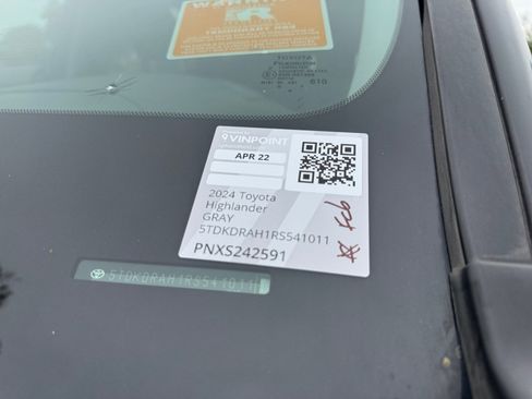 Certified 2024 Toyota Highlander XLE FWD image 24