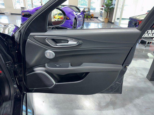 Used 2018 Alfa Romeo Giulia Quadrifoglio w/ Driver Assist Dynamic Package RWD image 66