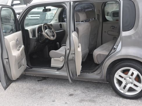 Used 2010 Nissan Cube 1.8 SL w/ Interior Designer Pkg FWD image 9