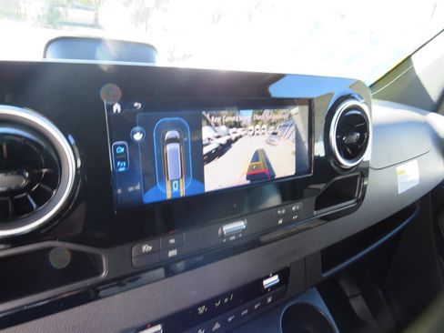 Used 2025 Mercedes-Benz Sprinter 2500 image 8