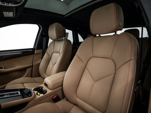 Certified 2026 Porsche Macan AWD/4WD image 20