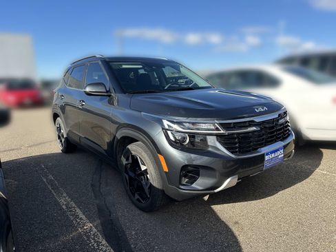Used 2024 Kia Seltos EX FWD image 2