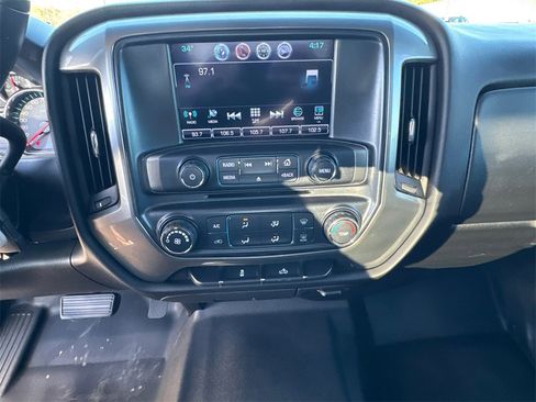 Used 2018 Chevrolet Silverado 1500 LT image 28