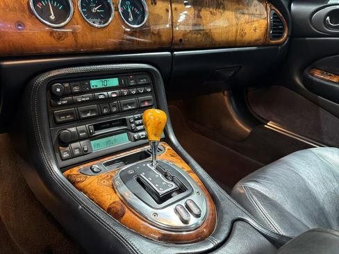 Used 2005 Jaguar XK8 Convertible image 23