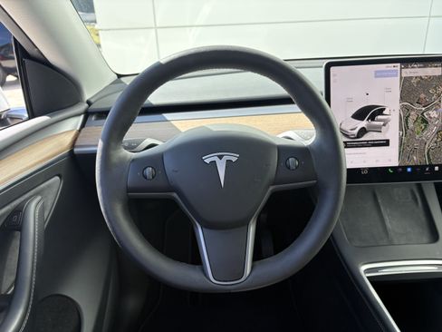 Used 2024 Tesla Model Y Long Range AWD/4WD image 17