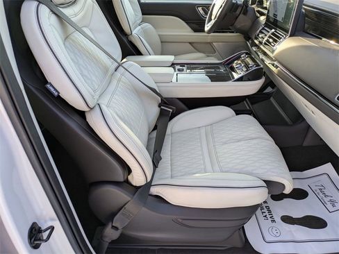 Certified 2023 Lincoln Navigator Black Label image 30