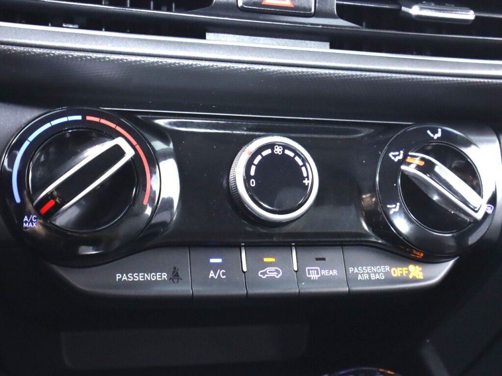 Used 2023 Hyundai Kona SE AWD/4WD image 23