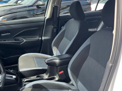 Used 2025 Nissan Versa SV FWD image 23
