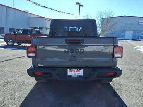 Used 2023 Jeep Gladiator Sport image 11