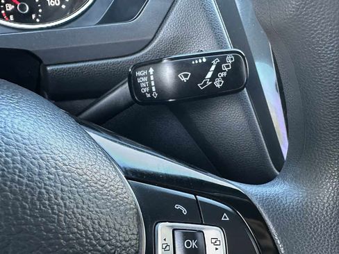 Used 2018 Volkswagen Tiguan S image 35