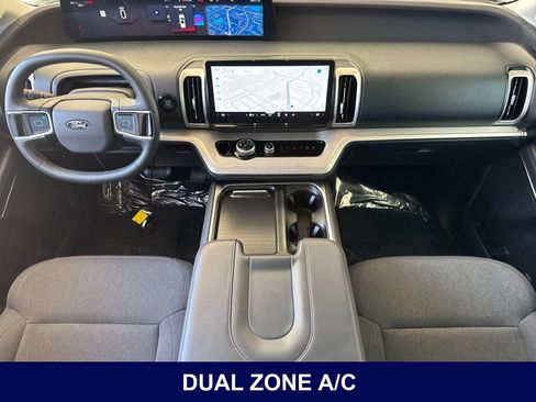 Used 2025 Ford Expedition Active RWD image 18