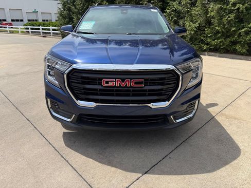 Used 2023 GMC Terrain SLE w/ Driver Convenience Package FWD image 6