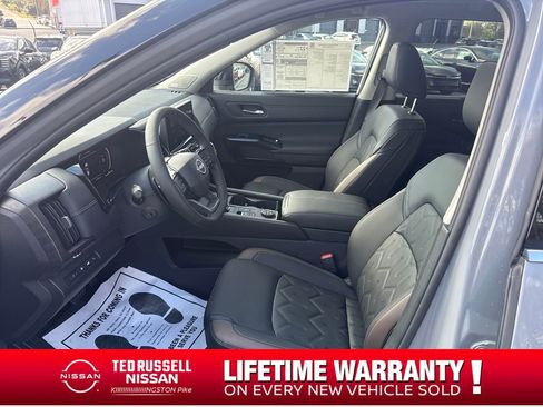 New 2026 Nissan Pathfinder Platinum image 9