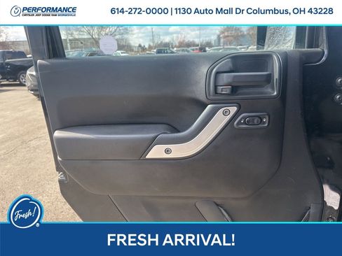 Used 2011 Jeep Wrangler Unlimited Sahara image 13