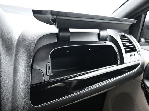 Used 2016 Dodge Grand Caravan SE image 21