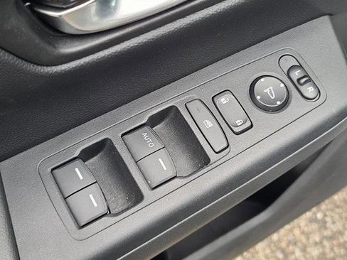 Used 2025 Honda CR-V LX image 11