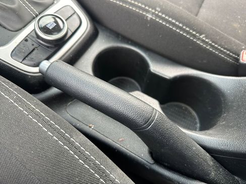 Used 2025 Hyundai Venue SEL FWD image 19