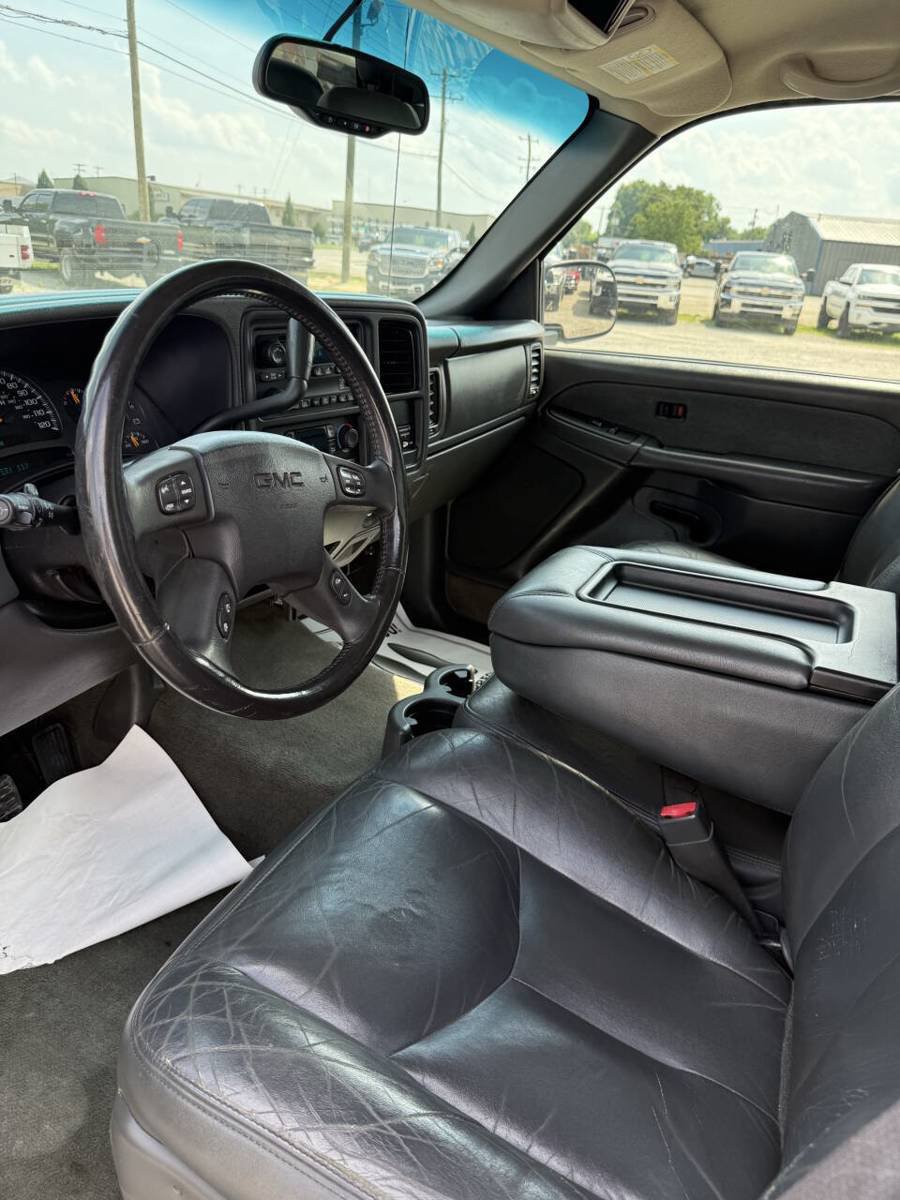 Used 2003 GMC Sierra 2500 SLT w/ SLT Preferred Equipment Group AWD/4WD image 11