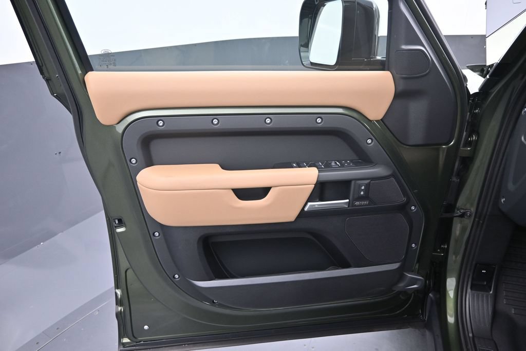 New 2026 Land Rover Defender 110 X-Dynamic SE AWD/4WD image 23