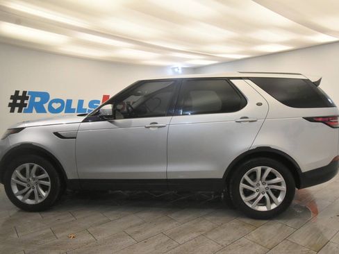Used 2017 Land Rover Discovery HSE image 2