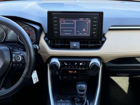 Used 2019 Toyota RAV4 LE FWD image 16