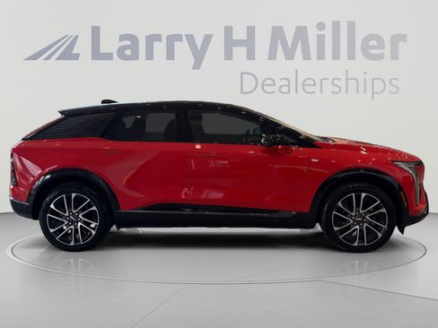 Used 2025 Cadillac Optiq Sport 2 AWD/4WD image 6