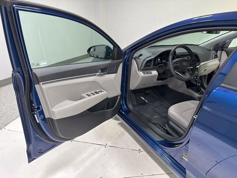 Used 2020 Hyundai Elantra SE FWD image 6