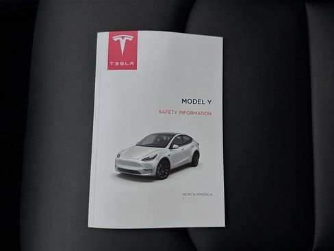 Used 2024 Tesla Model Y Long Range RWD image 56
