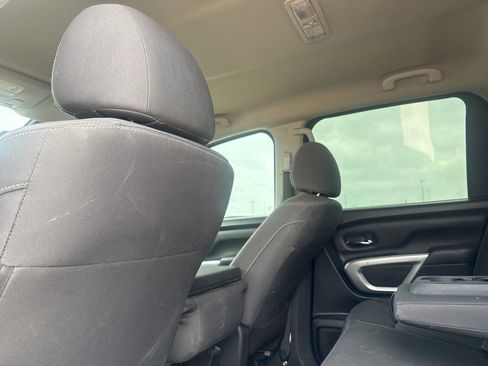 Used 2022 Nissan Titan SV image 37