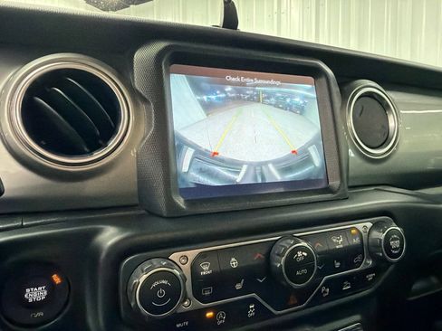 Used 2021 Jeep Wrangler Unlimited Sahara AWD/4WD image 23