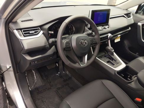 Used 2023 Toyota RAV4 XLE Premium image 9