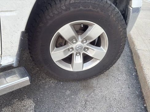 Used 2018 RAM 1500 Classic SLT AWD/4WD image 11