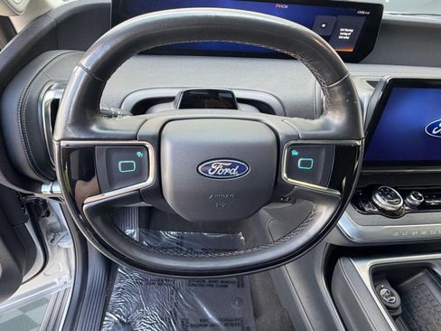 Used 2025 Ford Expedition Platinum AWD/4WD image 11