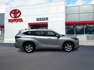 Used 2023 Toyota Highlander FWD video 2