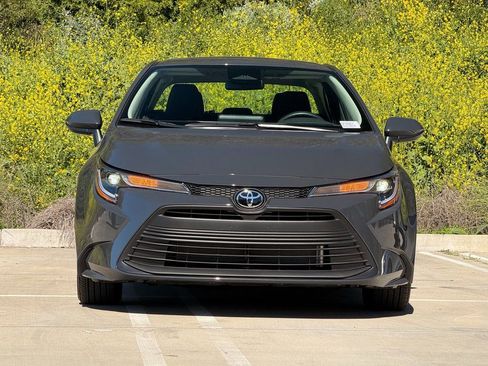 Used 2025 Toyota Corolla LE image 4