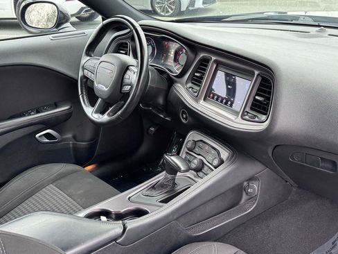 Used 2023 Dodge Challenger SXT image 10