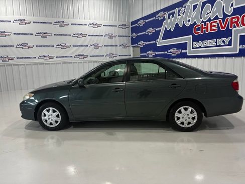 Used 2005 Toyota Camry LE FWD image 3