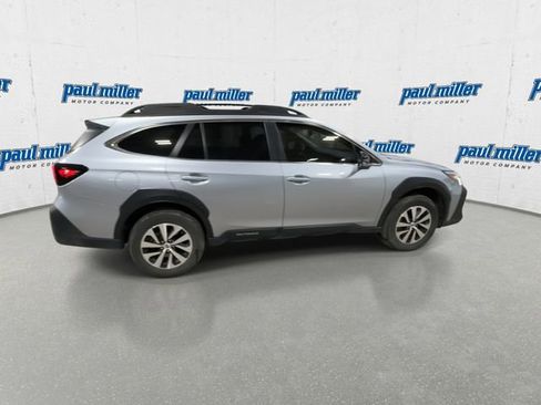 Used 2025 Subaru Outback Premium image 12