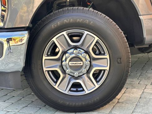 Used 2026 Ford F250 Lariat RWD image 3