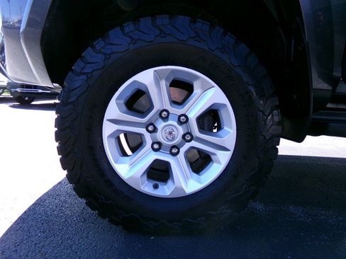 Used 2021 Toyota 4Runner SR5 Premium w/ Moonroof Package image 27