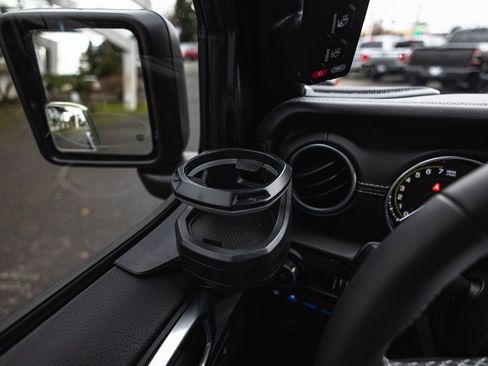 Used 2023 Jeep Wrangler Unlimited Sahara image 17