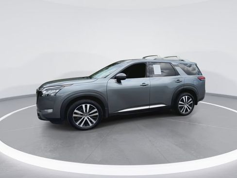 Used 2025 Nissan Pathfinder Platinum w/ Black Appearance Package AWD/4WD image 6
