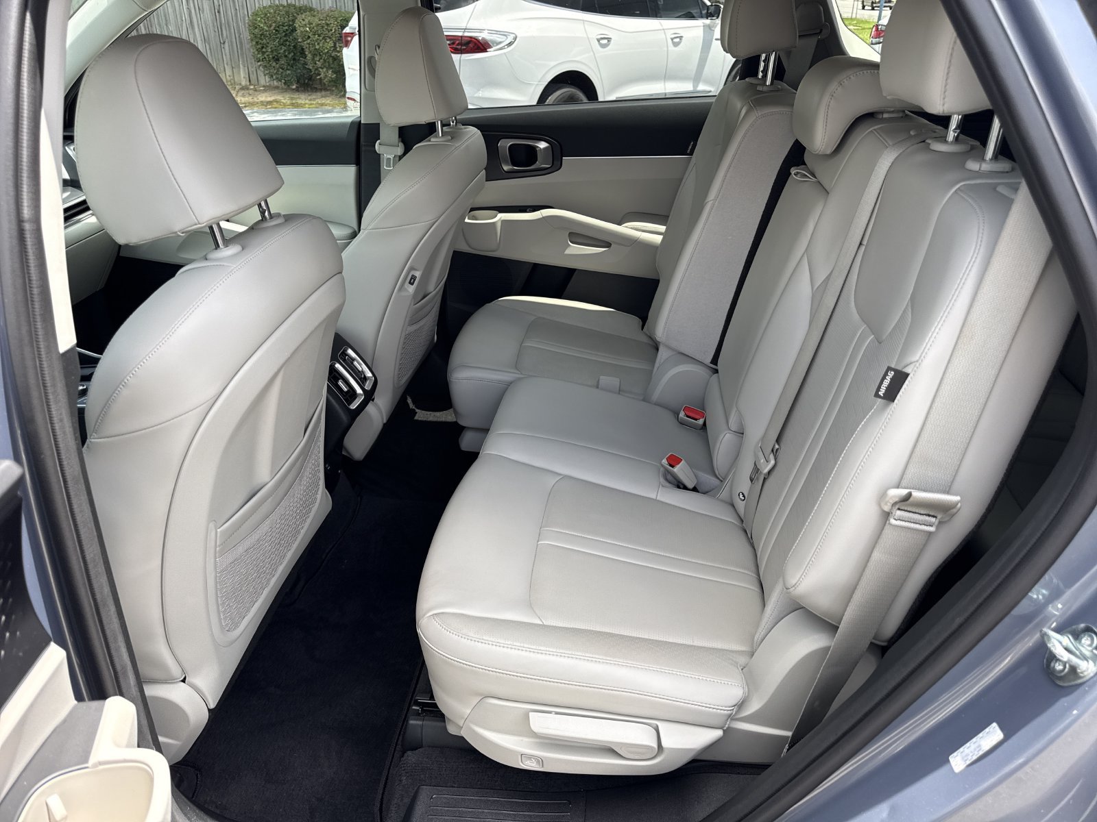 Used 2024 Kia Sorento S FWD image 13