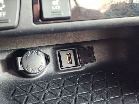 Used 2021 Toyota RAV4 XLE w/ Convenience Package image 29